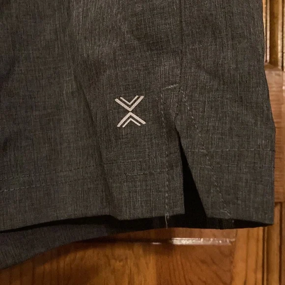 NWT Men’s Large Xersion Ventilated “Run” Shorts (ABBA) - Picture 3 of 10